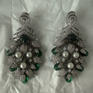 Bundle! 2 pair of Earrings and 1 necklace. Brand New
